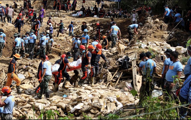 Luego del paso del tifón “Mangkhut”, las fuertes lluvias registradas han provocado deslaves en varias zonas de Filipinas. EFE / N. Maribojoc