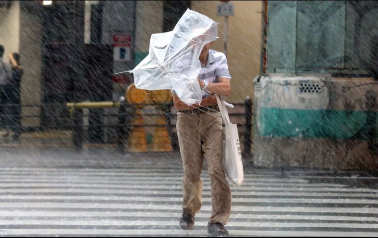 Autoridades pidieron a la ciudadanía atender los avisos y las indicaciones de Protección Civil para prevenir accidentes. EFE / ARCHIVO