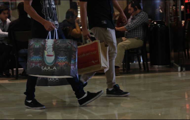 Iniciar la vida financiera con la distribución de gastos acorde al sueldo es clave para que los millennials no se endeuden. EL INFORMADOR / ARCHIVO