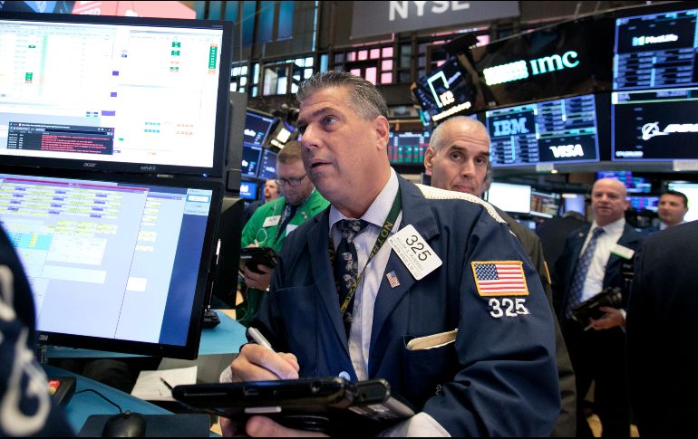 El Dow Jones superó su última marca, de enero, al sumar 255.45 puntos, hasta 26 mil 661.21 enteros. AP/R. Drew