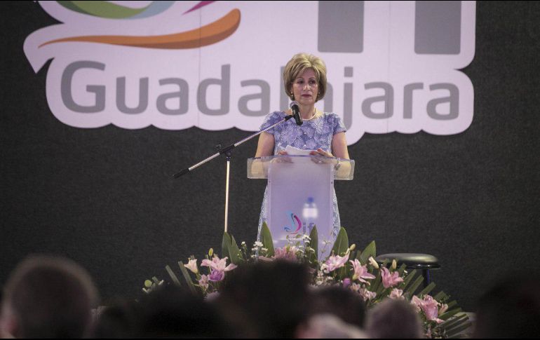 Se develó de la fotografía que desde hoy quedará en la sala de expresidentas en honor a la gestión de Gallo Pérez. ESPECIAL / DIF GUADALAJARA
