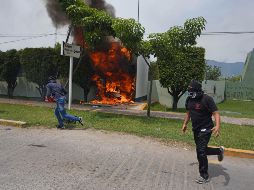 Los estudiantes arrojaron los proyectiles al portón de la infantería, a su interior y a un cajero, sin que hubiera lesionados por estos hechos. SUN
