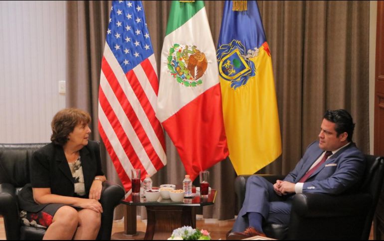 El encuentro se dio en Casa Jalisco, donde se tocaron temas como migración, apoyos del programa Familias Sin Fronteras; turismo y seguridad. TWITTER / @AristotelesSD