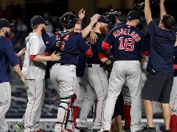 Jugadores de los Medias Rojas celebran tras vencer a los Yankees y conseguir el título de la División Este de la Liga Americana. AP/J. Cortez