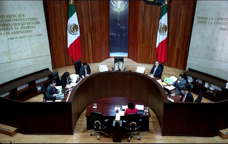 A partir del lunes 24, en las oficinas alternas del TEPJF en la capital del país, los magistrados deberán dar inicio al recuento de las siete mil 174 casillas de los 26 distritos electorales del Estado. EFE/TEPJF