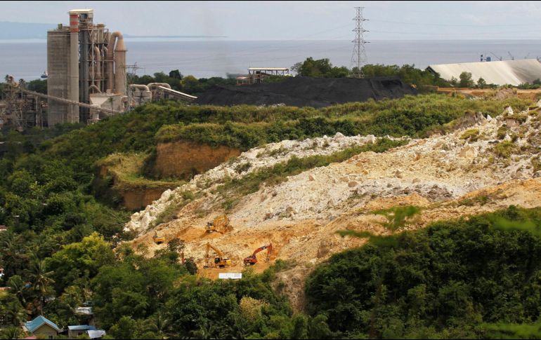  El teniente general Paul Atal, del Comando Central de las Fuerzas Armadas de Filipinas en Cebú, confirmó así ocho supervivientes y 29 muertos. EFE/ J. Labra