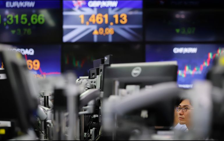 Reportan un balance semanal negativo en 0.57 por ciento menos respecto al viernes previo. AP/J. Jin-man