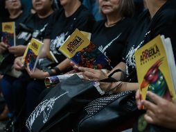 Mediadores. El Programa Nacional de Salas de Lectura incitó a los transeúntes a leer en voz alta. EL INFORMADOR/G. Gallo