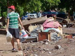 El presidente municipal de Culiacán dice que el fenómeno natural que se presentó el jueves pasado dejó a su paso daños en viviendas de 160 colonias y en diez sindicaturas en donde se está prestando ayuda. EFE / J. Cruz