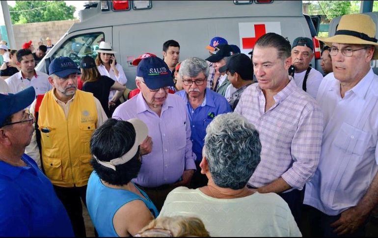 José Narro recorrió el municipio de Los Mochis, uno de los más afectados. TWITTER/@JoseNarroR