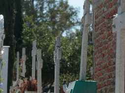 El gobierno del Estado ha adquirido féretros y gavetas para iniciar el proceso de inhumación de los cuerpos encontrados en los tráilers. Archivo / El Informador