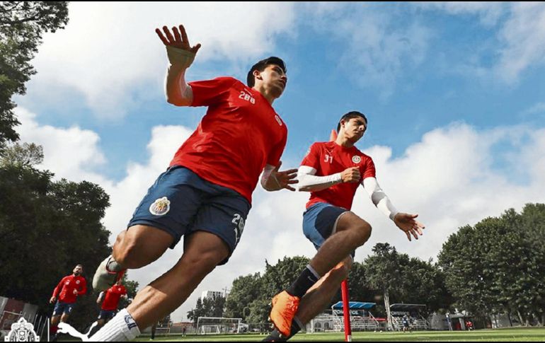 Fernando Beltrán y Alan Cervantes volverán a ocupar los lugares de contención cuando Chivas reciba a los Gallos Blancos. @CHIVAS