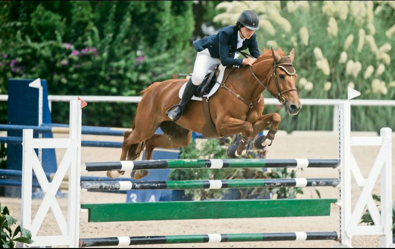 Alberto Hawa, a lomos de “Romina LS”, durante la prueba abierta a 1.20 metros. EL INFORMADOR / F. Atilano