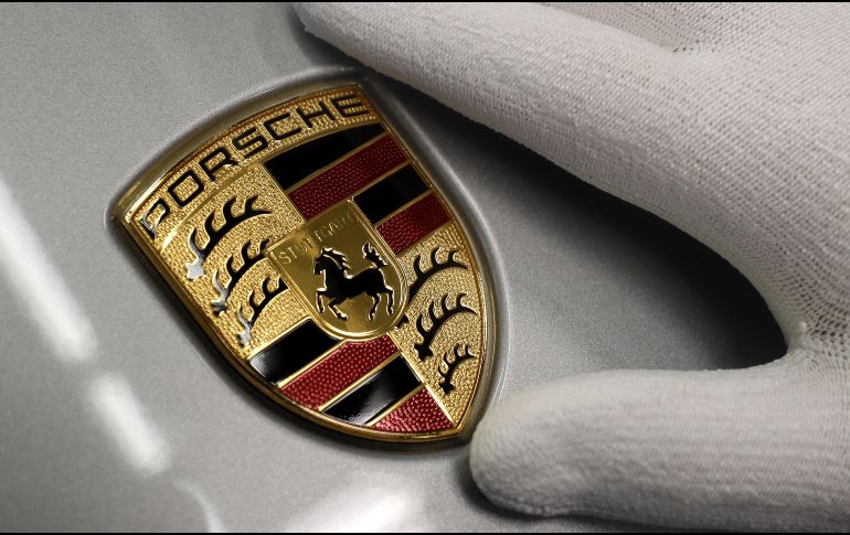 Algunas ciudades alemanas como Sttugart, Hamburgo y Fráncfort han prohibido la circulación de los vehículos con motor diésel más antiguos, al mismo tiempo que han bajado las ventas de estos vehículos. EFE / R. Wittek