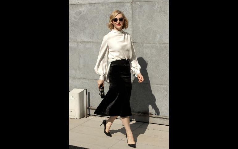 La actriz Cate Blanchett llega a la presentación de la colección primavera/verano de Armani, en el marco de la Semana de la Moda en Milán, Italia. AP/L. Bruno