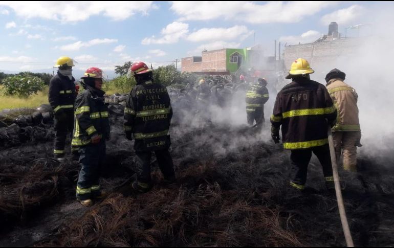 Elementos de Protección Civil combatieron el incendio por más de tres horas. TWITTER / @PCTlaquepaque