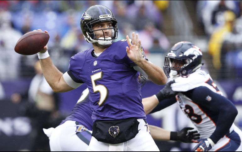 Flacco logró completar 25 de 40 envíos sin intercepciones en una tarde lluviosa. AFP / J. Robbins