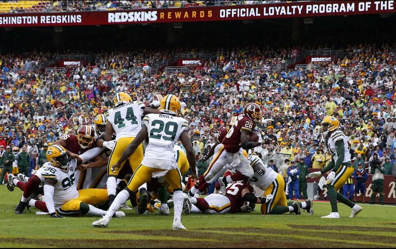 Adrian Peterson corrió para 120 yardas y anotó dos veces. AFP / T. Olszewski