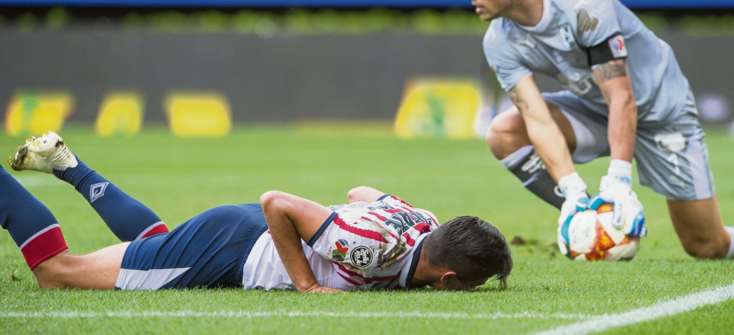 El ataque del Deportivo Guadalajara no fue contundente frente al marco de Tiago Volpi y eso le costó al equipo local, que no pudo meterse en puestos de Liguilla gracias a este empate a un gol. MEXSPORT