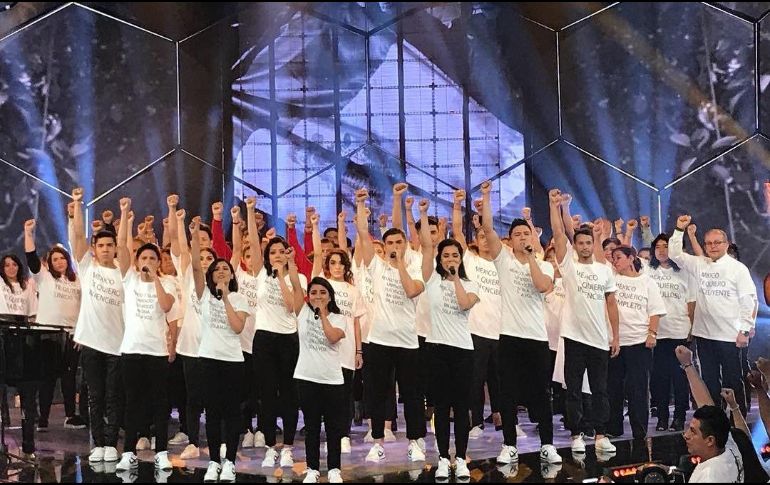 Al inicio de la gala de este domingo, los alumnos rindieron homenaje a los caídos y voluntarios en el sismo del 19 de septiembre del año pasado en México. TWITTER / @AlbertoCiurana