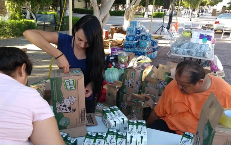 Diversas brigadas reciben y organizan los alimentos recibidos; las despensas se reparten “con transparencia”. NOTIMEX