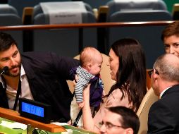 Ardern se convirtió este año en la segunda dirigente del mundo en dar a luz durante el ejercicio del cargo, después de la paquistaní Benazir Bhutto en 1990. AFP / D. Emmert