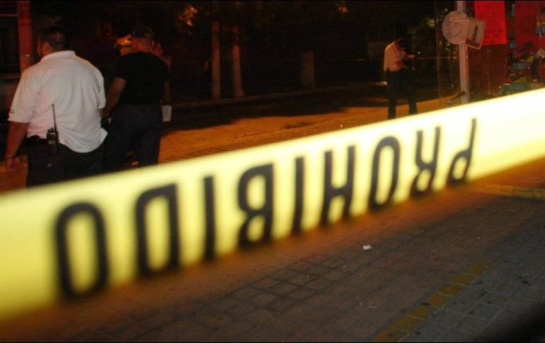 Los peritos procedieron a levantar los bultos para trasladarlos a las instalaciones de Ciencias Forenses. EL INFORMADOR / ARCHIVO