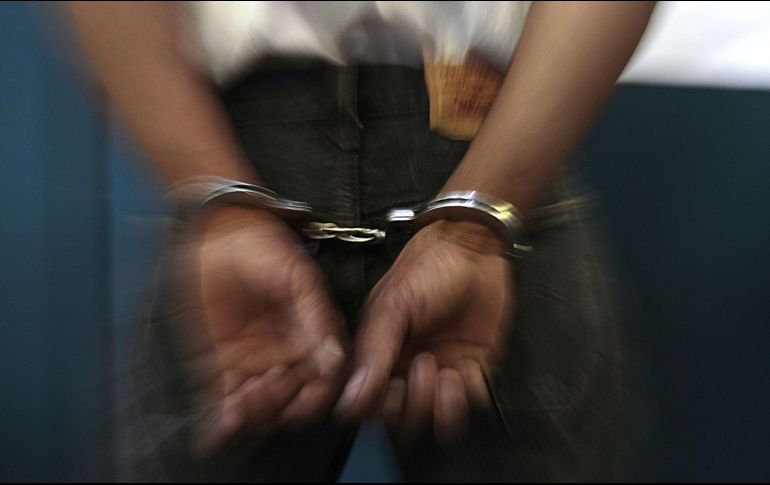 El primero es un hombre de 29 años de edad, de quien fueron aseguradas 47 dosis de crystal, 14 cigarrillos y nueve bolsas plásticas con mariguana; el segundo uno de 22 años con posesión de 32 envoltorios de mariguana. EL INFORMADOR / ARCHIVO