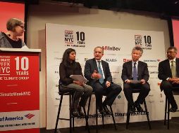 Jorge Zárate (corbata azul), director global de Operaciones de la compañía, hizo el anuncio durante la Climate Week que se celebra en Nueva York. NOTIMEX