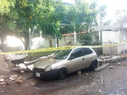Tras la caída de la barda se suspendieron las clases en el plantel, afectando a más de 200 niños. ESPECIAL
