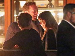 Desde diciembre de 2017 empezaron a surgir versiones de un romance entre Dakota y Chris Martin. ESPECIAL / www.eonline.com