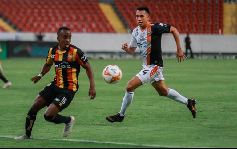 Amaral (i) reconoce que los universitarios deberán evitar la pérdida de más puntos para lograr meterse entre los ocho mejores del Ascenso. EL INFORMADOR/ARCHIVO