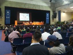 Los asistentes aplaudieron la decisión de la institución educativa, así como las palabras de las expertas. EL INFORMADOR