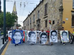 Durante la marcha, se dijeron en voz alta los nombres de los estudiantes desaparecidos en 2014. EL INFORMADOR