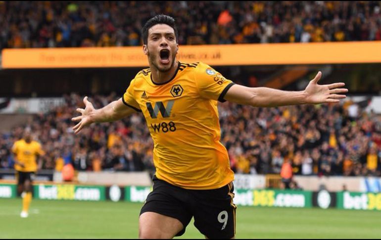 Jiménez vive su quinta campaña en el futbol europeo, pero en las cuatro anteriores le costó se regular en su paso con Atlético de Madrid y Benfica. TWITTER / @Raul_Jimenez9