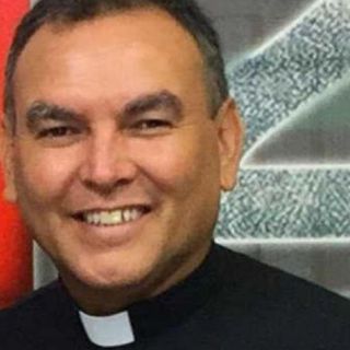 Revocan sentencia de 15 años de cárcel a sacerdote acusado de abuso