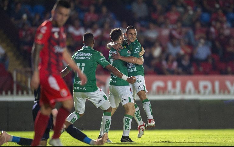 Con la victoria, León quebró una racha de tres derrotas y ya suma 13 puntos, mientras que los Tiburones siguen en crisis. MEXSPORT/J. Ramírez