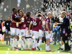 ''Chicharito'' Hernández una vez más no tuvo actividad con West Ham debido a un virus que le afecta desde semanas atrás, por lo que ya suma cuatro partidos consecutivos sin jugar. EFE / A. Rain
