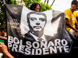 Pese a que interrumpió su campaña, Bolsonaro encabeza desde hace semanas los sondeos en Brasil. AFP/D. Ramalho
