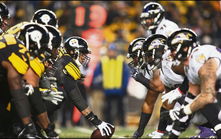 Steelers y Ravens han sido protagonistas de épicos duelos y prueba de ello es que nueve de sus últimos juegos entre ellos se han decidido por tres puntos o menos. AFP
