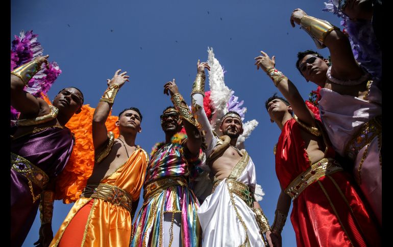 Personas participan en la edición 23 del Desfile del Orgullo LGBTI en la playa de Copacabana, en la ciudad brasileña de Río de Janeiro. EFE/A. Lacerda