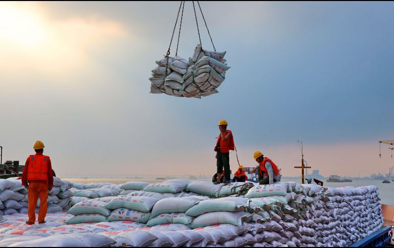 Según los tres organismos, los cambios en la naturaleza del comercio no se han reflejado plenamente en la evolución de la regulación internacional. AFP