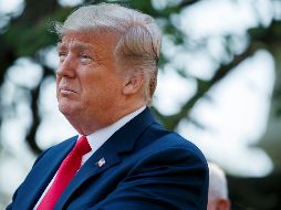 Trump opta por evitar responder a la pregunta de una reportera sobre quien pagará por la construcción de la controversial obra. AP / E. Vucci