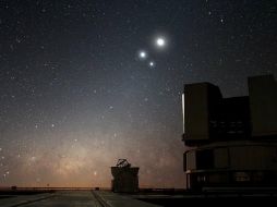 La radiación Lyman-alfa observada por el instrumento MUSE, instalado en el VLT, tiene su origen en la transición electrónica atómica de los átomos de hidrógeno. ESPECIAL / @eso.org