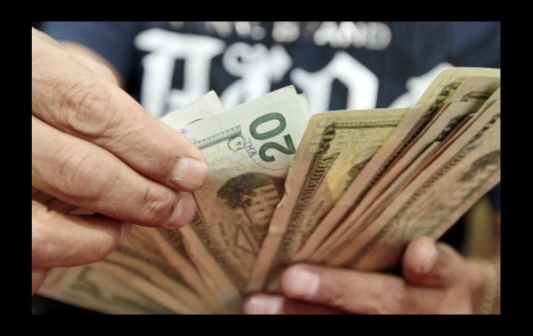 La divisa se compra en un precio mínimo de 17.55 pesos. EL INFORMADOR / ARCHIVO