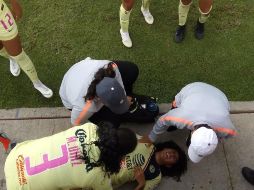 Momentos después del impacto en la cabeza, Cuevas fue atendida durante varios minutos por médicos del equipo. ESPN