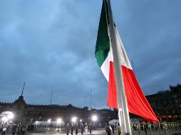 Por ley, cada 2 de octubre debe izarse la Bandera Nacional a media asta en parques, plazas y oficinas gubernamentales de todo el país para conmemorar el aniversario de los caídos en la lucha por la democracia. NTX / ARCHIVO