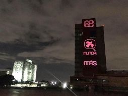 Una paloma con una bayoneta clavada en el pecho y el mensaje 