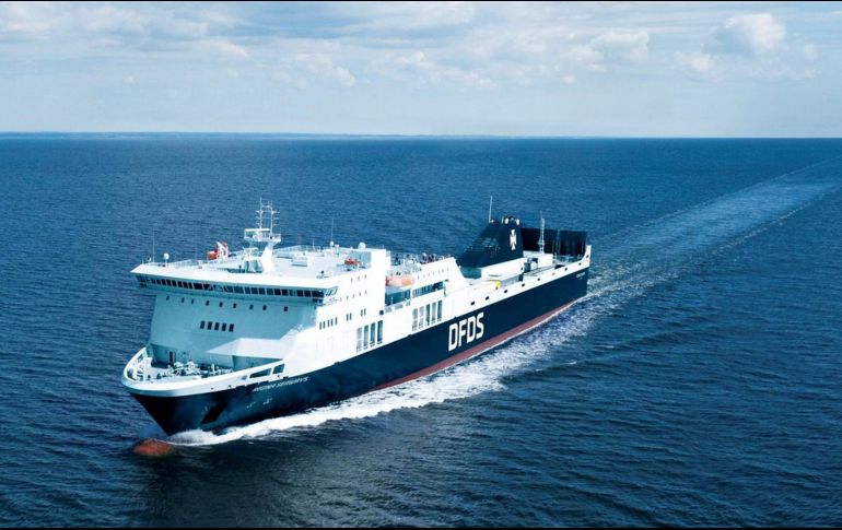 Un helicóptero y barcos lituanos y rusos participan en la operación para asistir la nave, que se desconoce si continuará su travesía o tendrá que ser remolcada. EFE / ESPECIAL