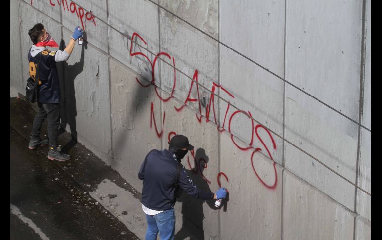 Hace 50 años, cuando el mitin en Tlatelolco seguía pacíficamente un helicóptero dejó caer luces de bengala y francotiradores abrieron fuego indiscriminado contra la multitud.